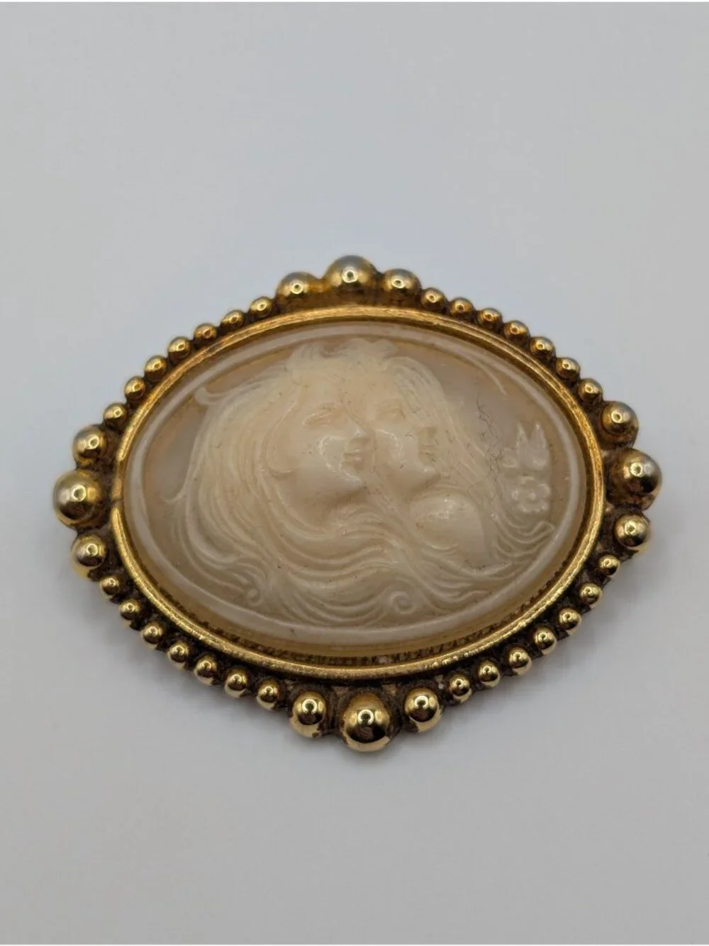 Vintage Victorian Style Gold-tone Two Sisters Cameo Brooch Pin Art Nouveau